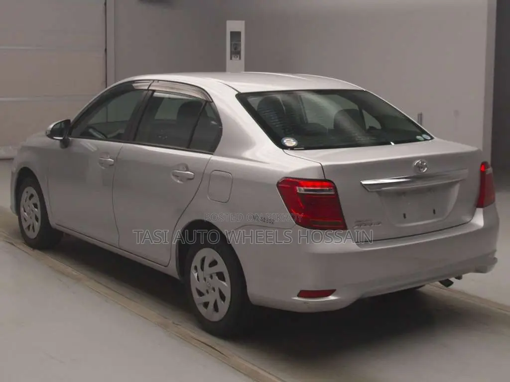 Toyota Axio 2021 Silver
