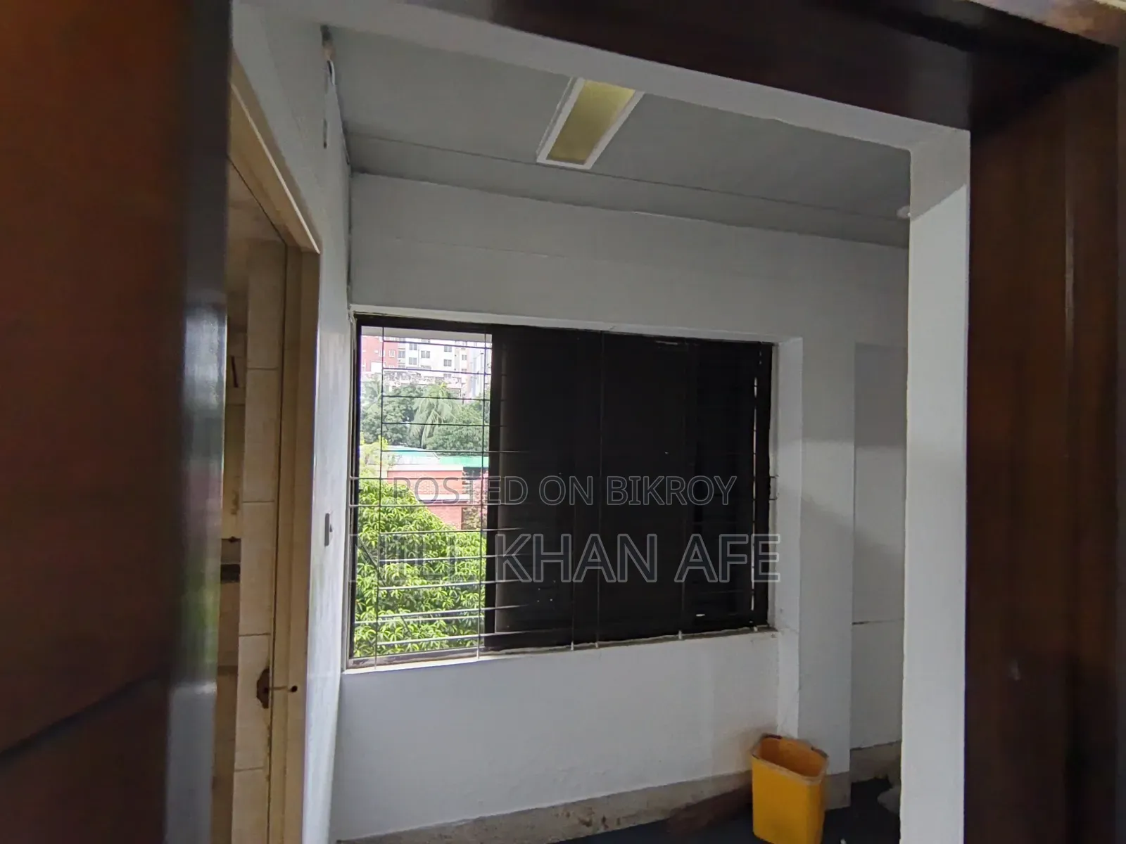 Prime 1,800 Sqft Office / Godown Space For Rent | Banani Road 11