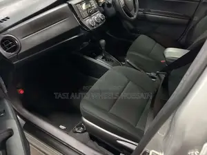 Toyota Axio 2021 Silver