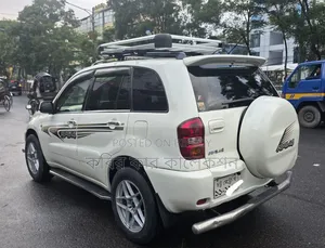 টয়োটা প্রিমিয়ো ২০০৫ লাল