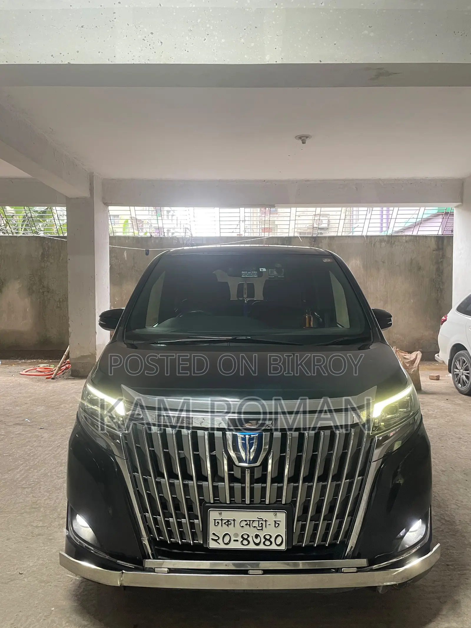 টয়োটা এস্কয়ার ১.৮ ফ্রন্ট হুইল ড্রাইভ হাইব্রিড (৭ সিটার) ২০১৭ কালো
