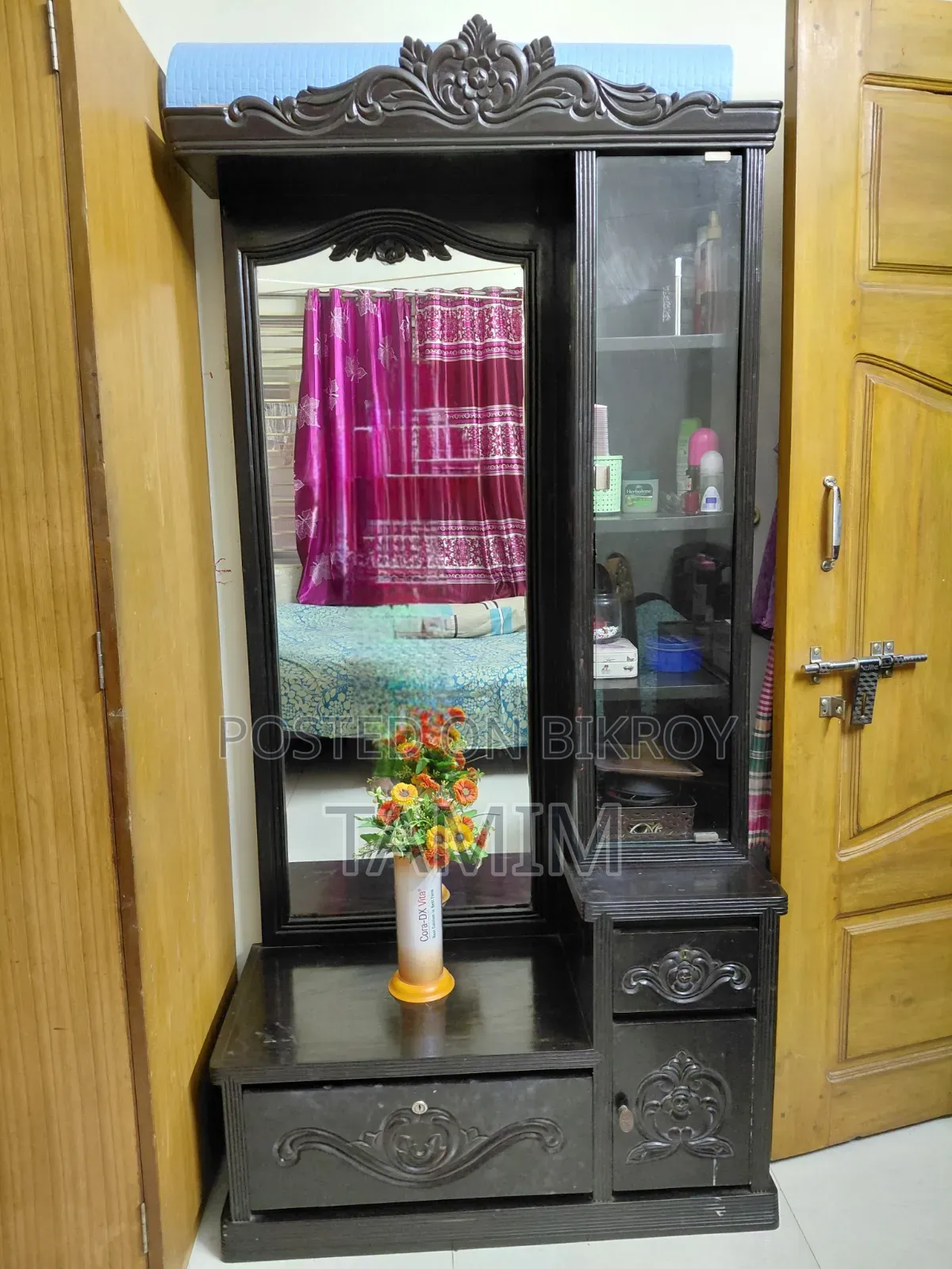ড্রেসিং টেবিল