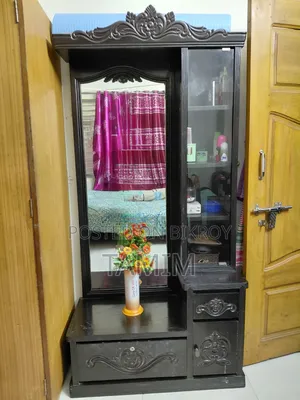 ড্রেসিং টেবিল