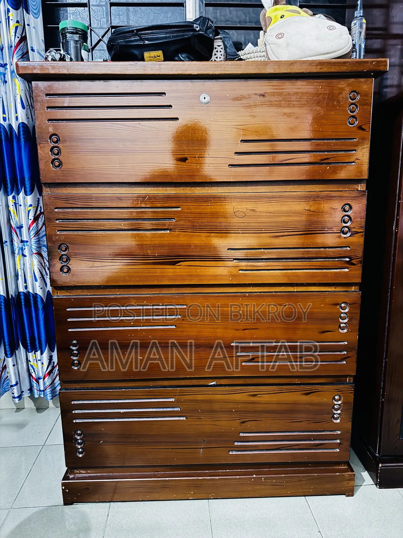 ব্যবহৃত মালয়েশিয়ান কাঠের ওয়ারড্রোব