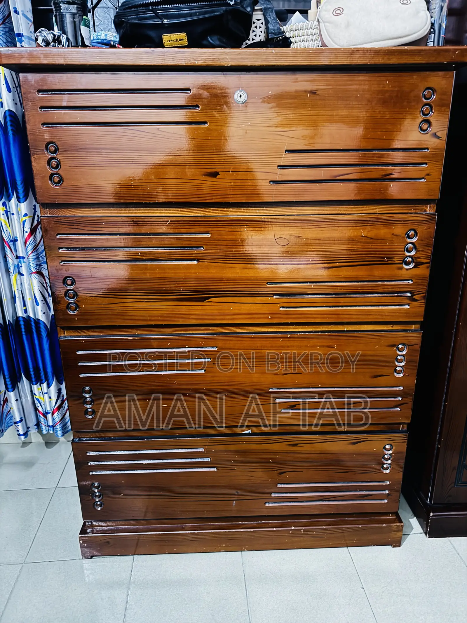 ব্যবহৃত মালয়েশিয়ান কাঠের ওয়ারড্রোব