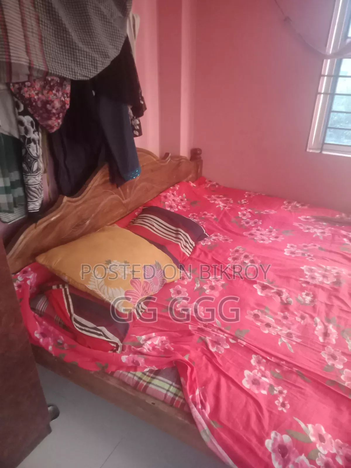 খাট তোশক ডেসিন টেবিল বিক্রি করব