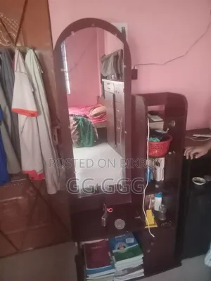 খাট তোশক ডেসিন টেবিল বিক্রি করব