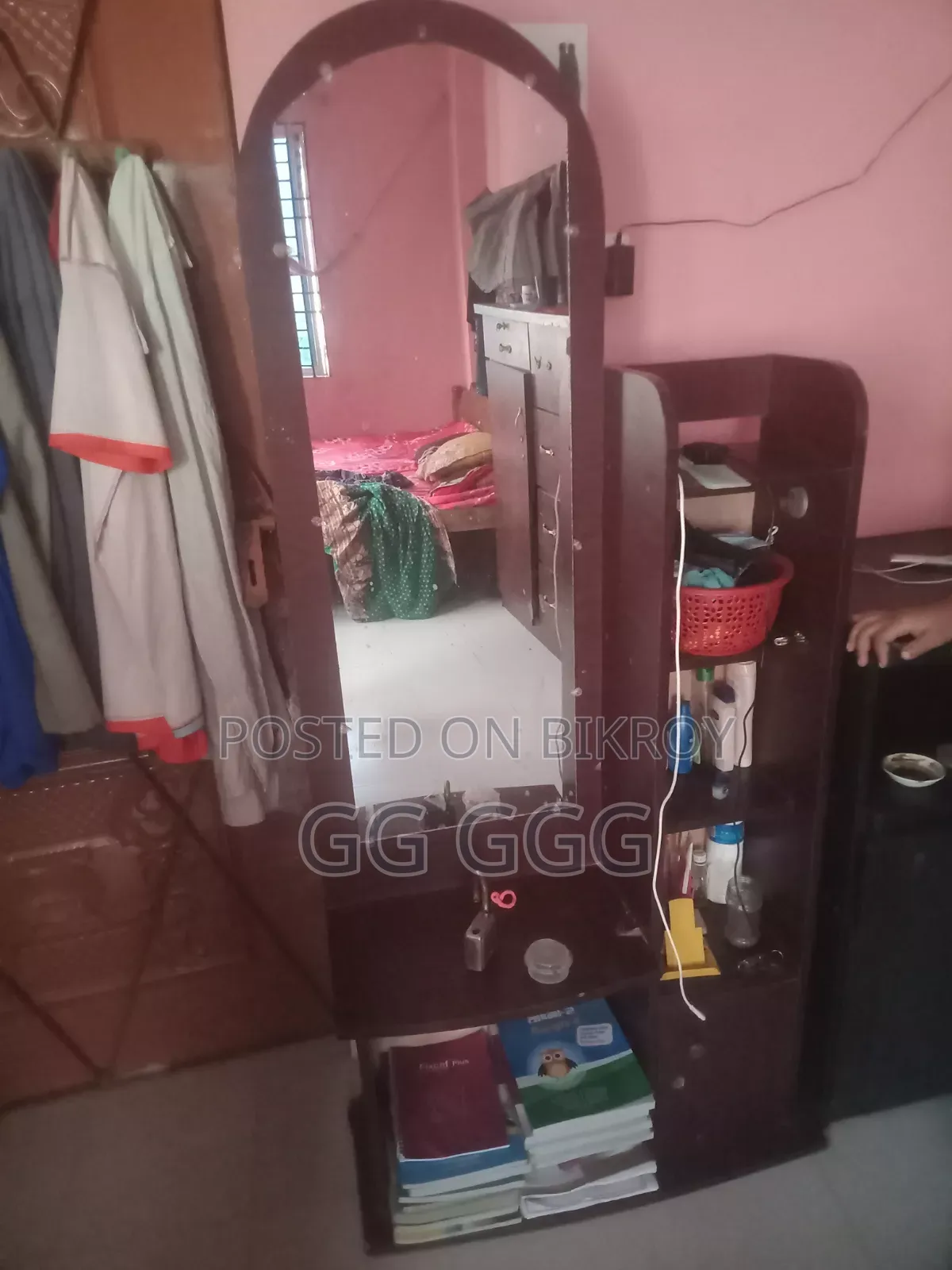 খাট তোশক ডেসিন টেবিল বিক্রি করব