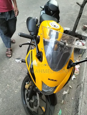 সুজুকি জিএসএক্স-আর১৫০ ২০২৫ হলুদ