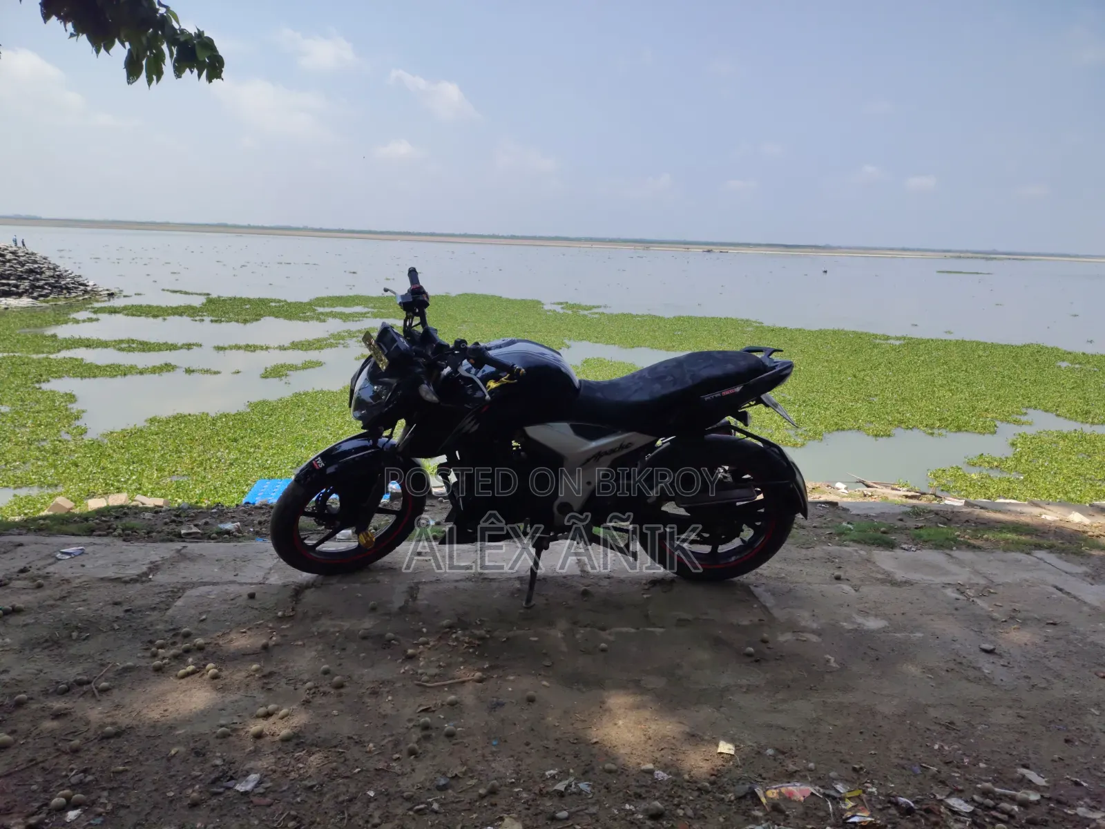 TVS Apache RTR 160 4V 2023 Black