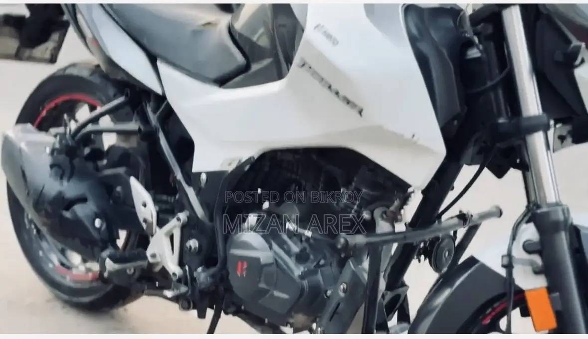 Hero Thriller 160R 2021 White