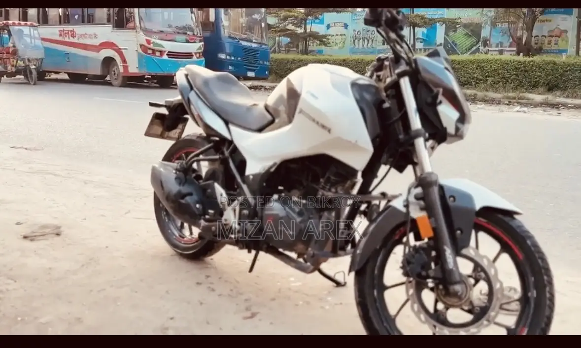 Hero Thriller 160R 2021 White