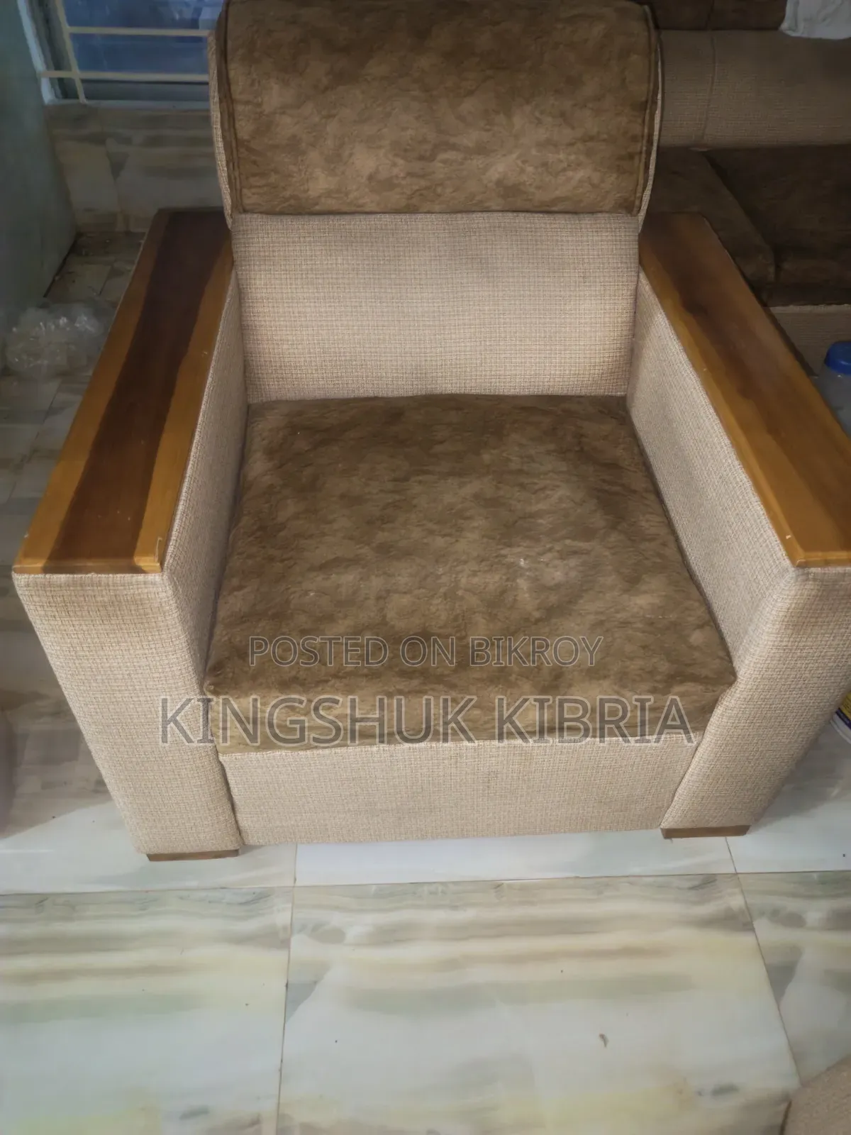 টেবিল চেয়ার সোফা