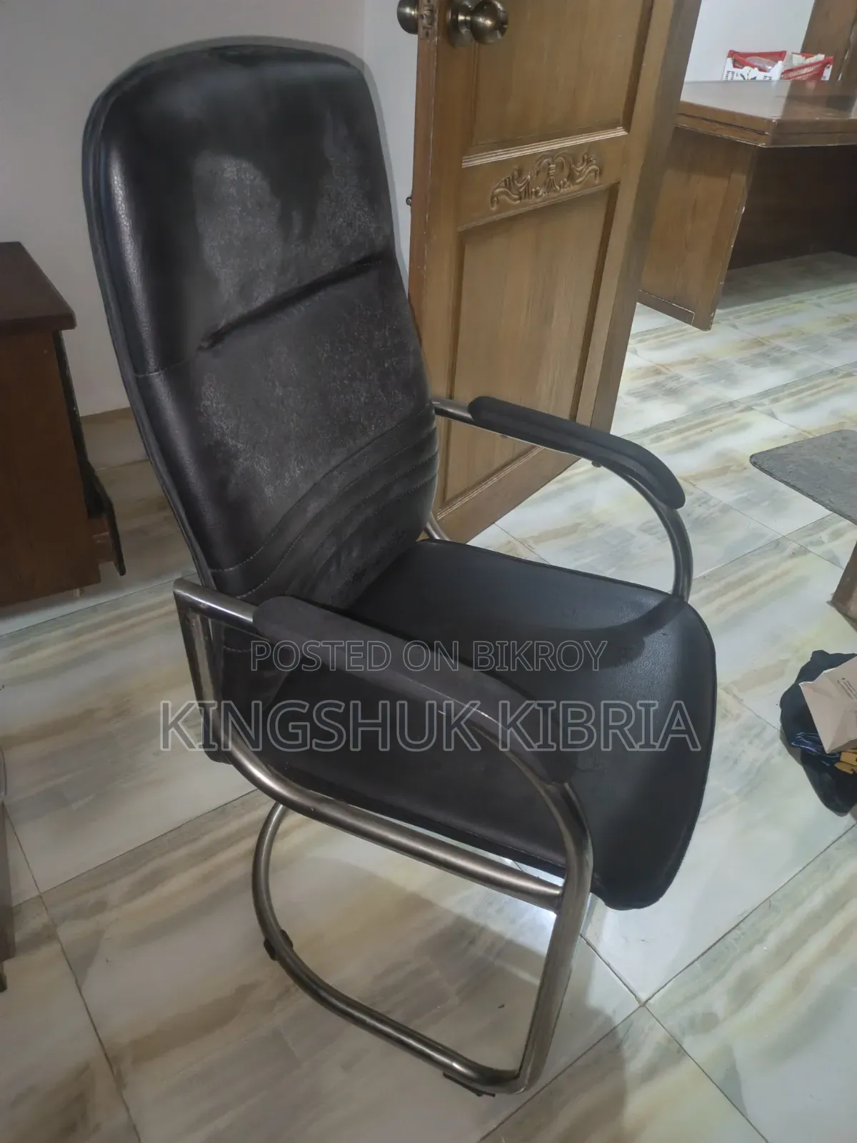 টেবিল চেয়ার সোফা