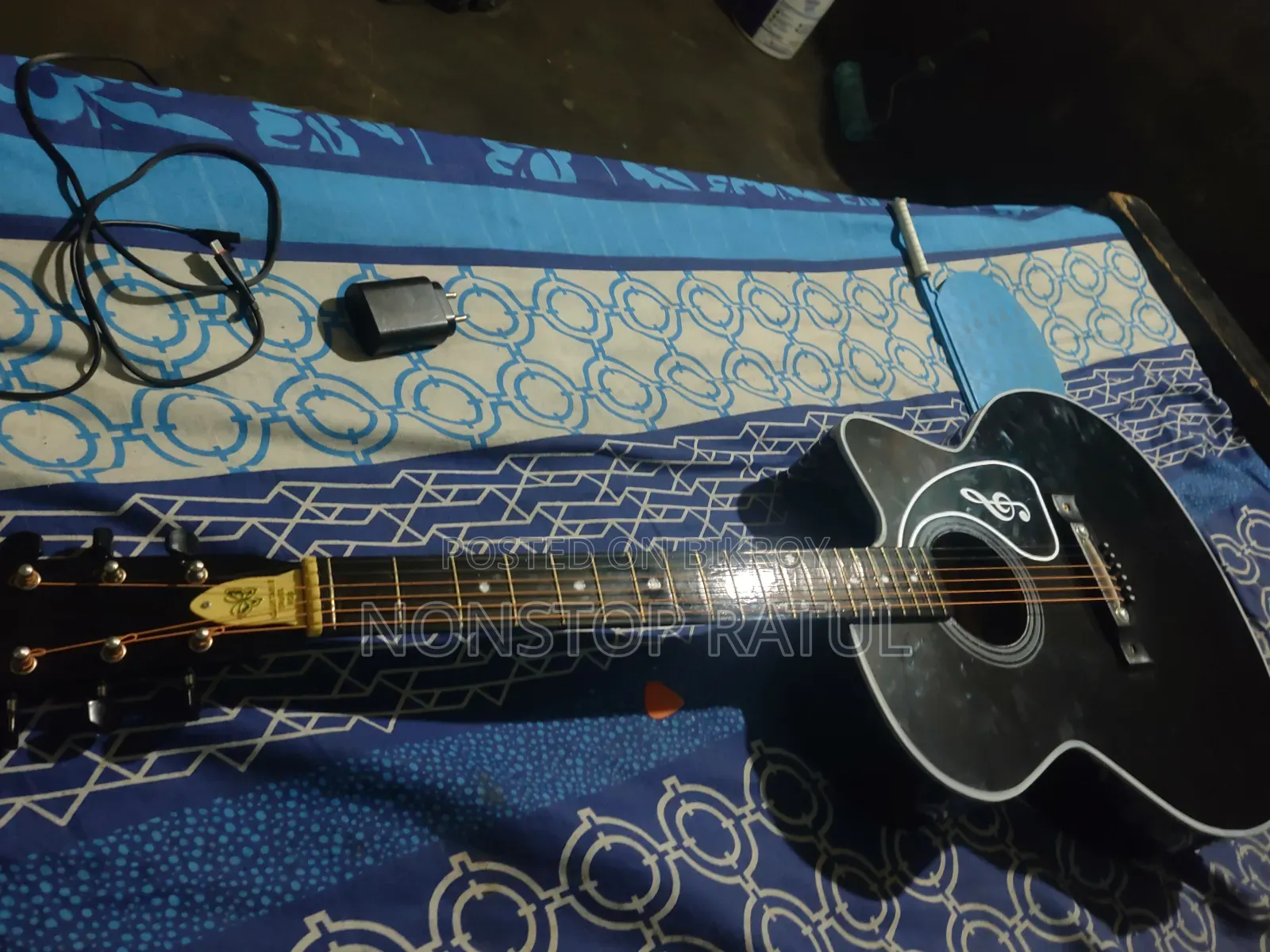 একদম নতুন গিটার দেখলেই বুঝবেন