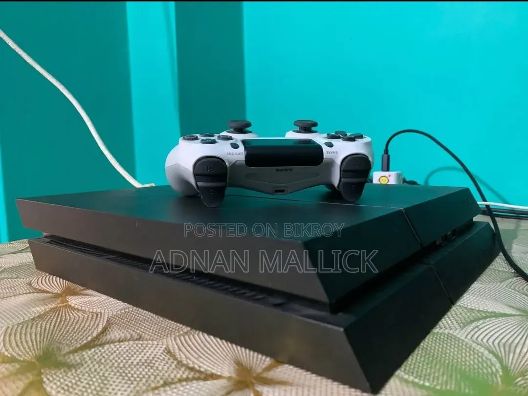 Sony Ps4 1200 (Made in Japan) With Box, 6 Game Discs 2 Controllers