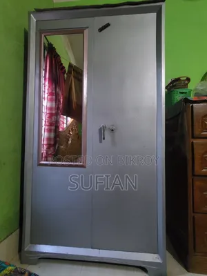 স্টিল আলমারি