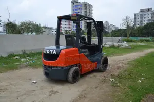 টয়োটা ৩.৫ টন ফর্কলিফট
