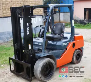 টয়োটা ৩.৫ টন ফর্কলিফট