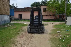 টয়োটা ৩.৫ টন ফর্কলিফট