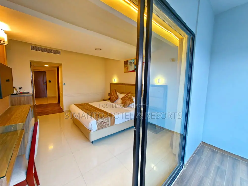দ্য গ্র্যান্ড প্যাসিফিক হোটেল স্যুট সেল