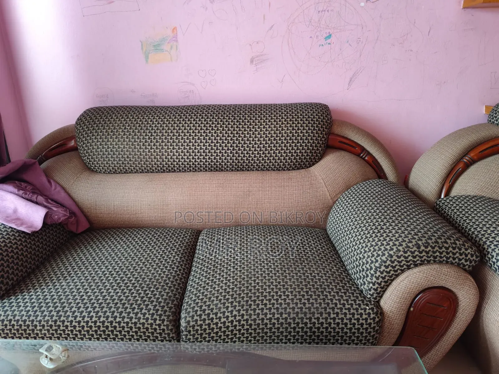 Intact beautiful 5-seater (2,2,1) sofa for home use