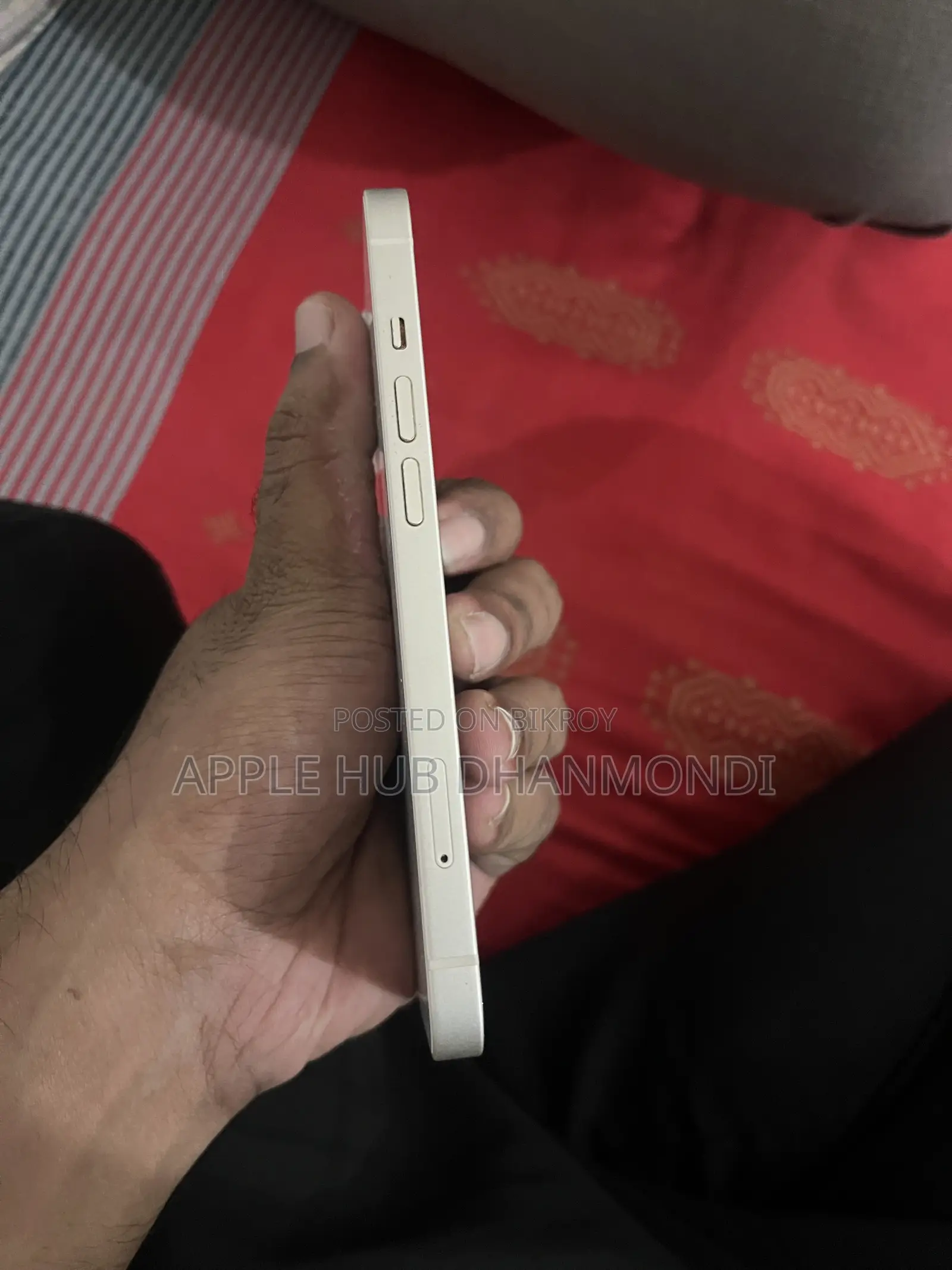 অ্যাপল আইফোন ১৩ ১২৮ জিবি হোয়াইট