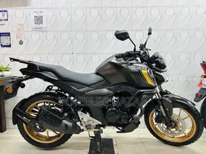 ইয়ামাহা এফজেড ২০২৪ কালো