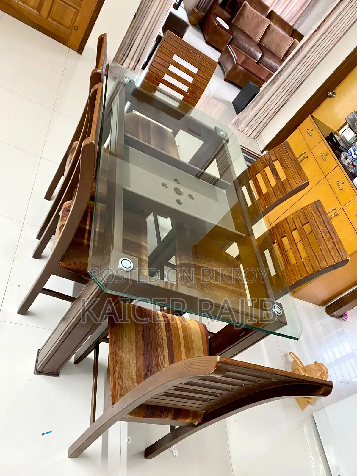 Dining table for sale