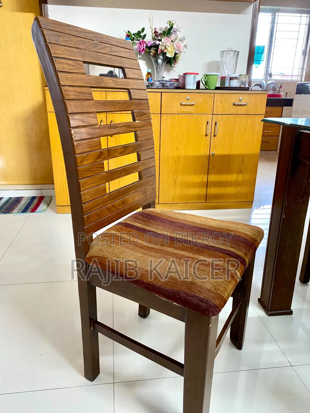 Dining table for sale