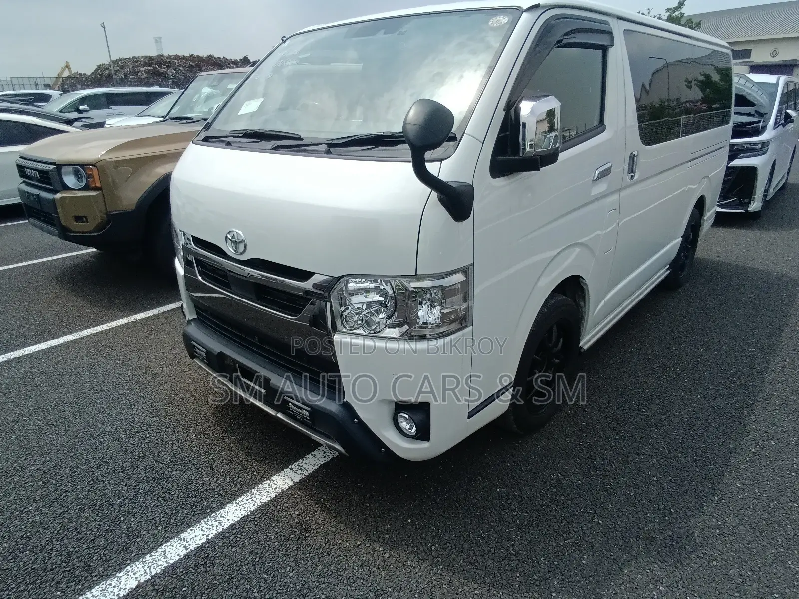 Toyota HiAce 2021 White