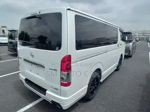 Toyota HiAce 2021 White