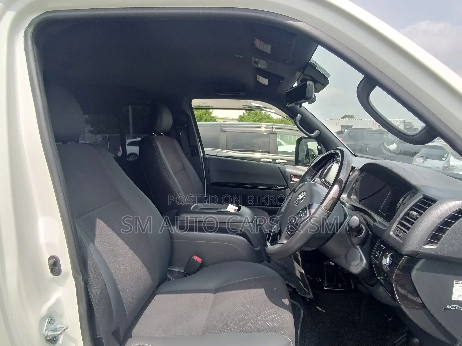 Toyota HiAce 2021 White