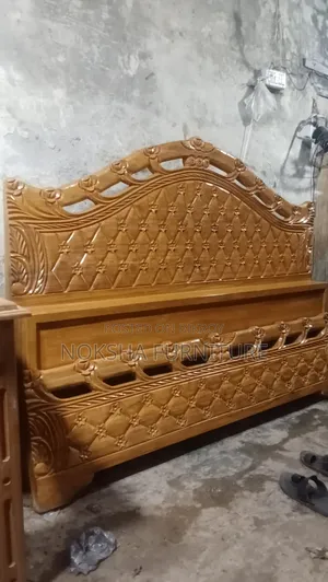 ২.৫ ইঞ্চি সলিড কাঠ দিয়ে তৈরি খাট