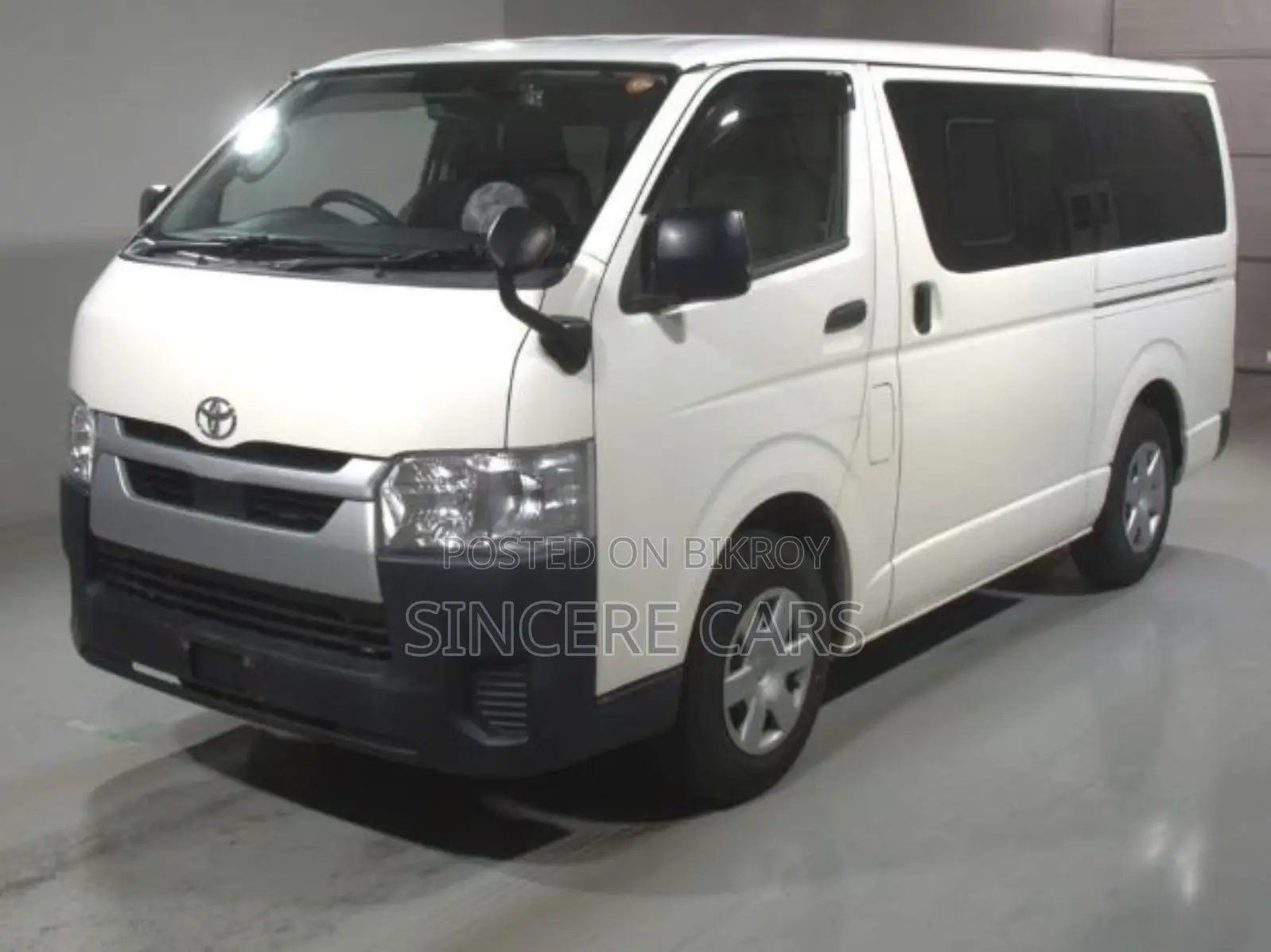 Toyota HiAce 2021 White