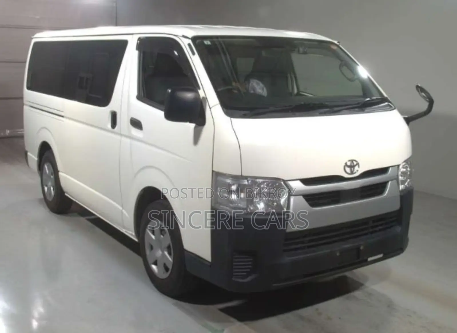 Toyota HiAce 2021 White