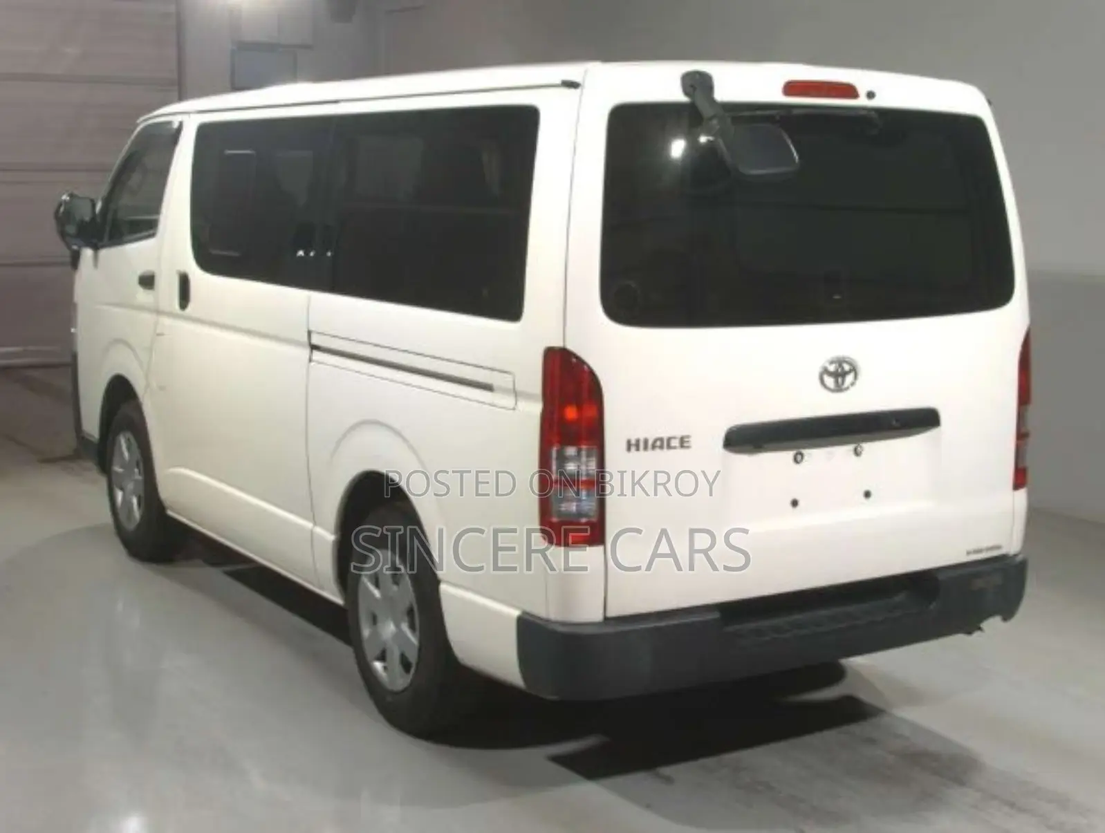 Toyota HiAce 2021 White