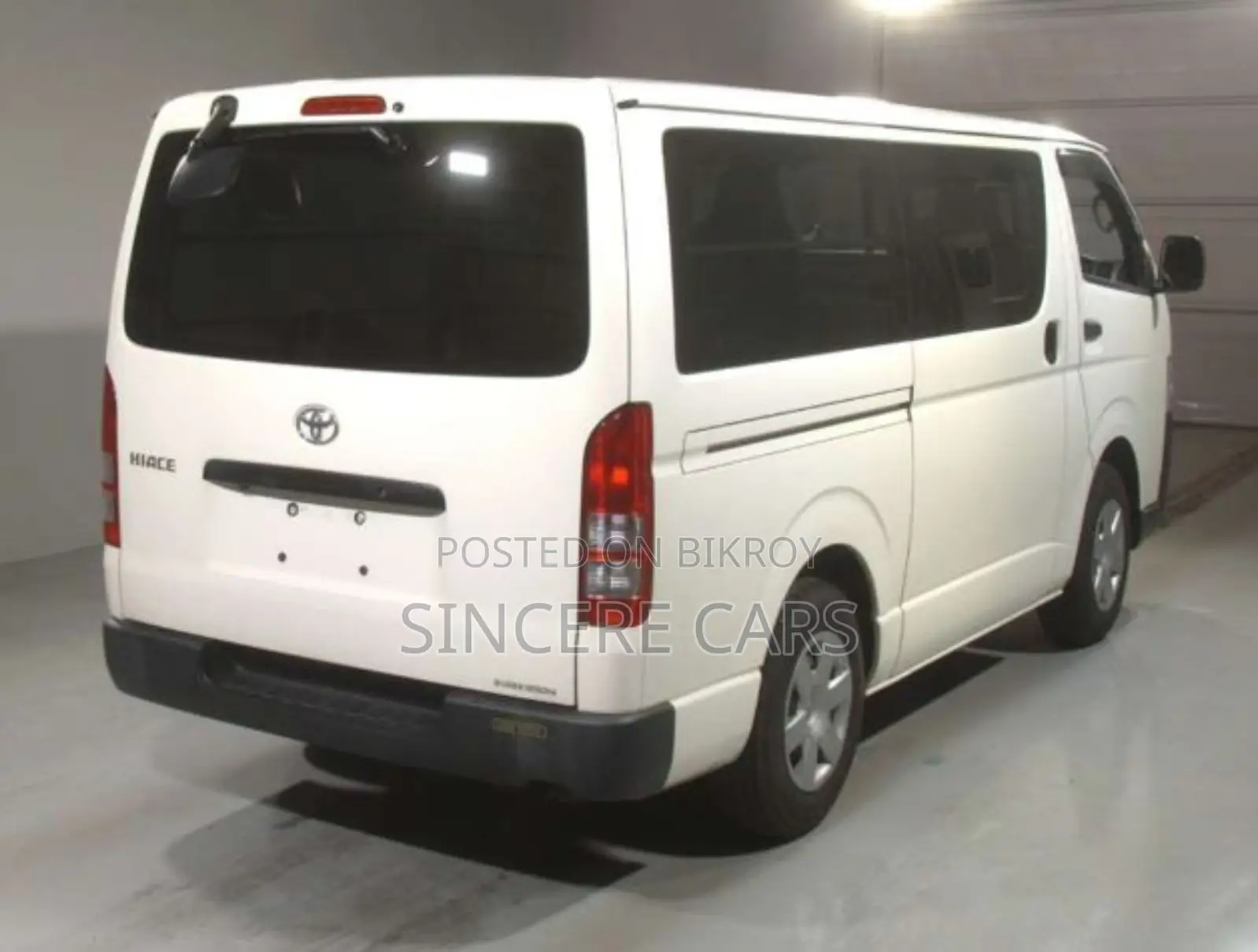 Toyota HiAce 2021 White