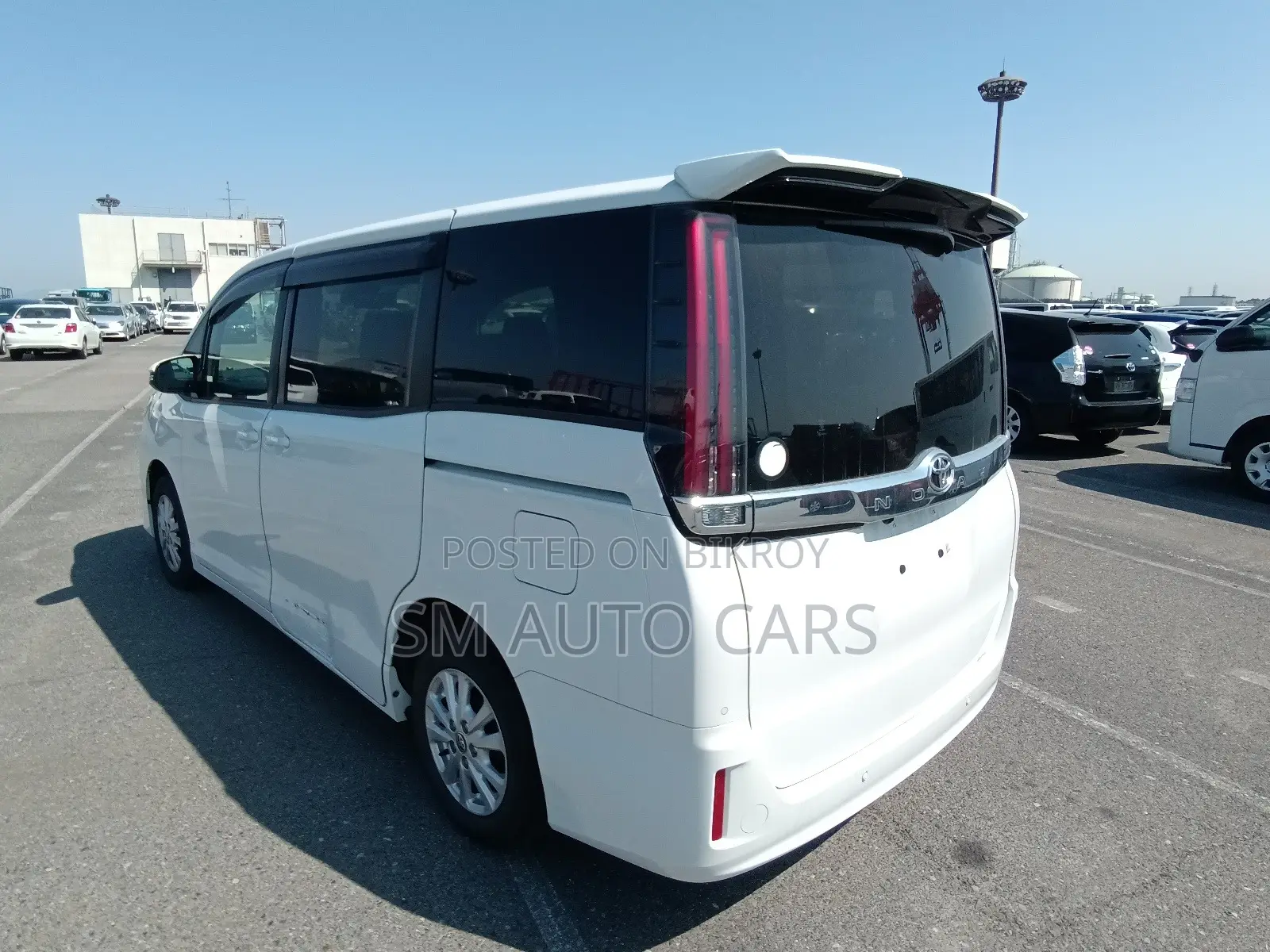 Toyota Noah 2.0 Front Wheel Drive (8 Seater) 2021 Pearl