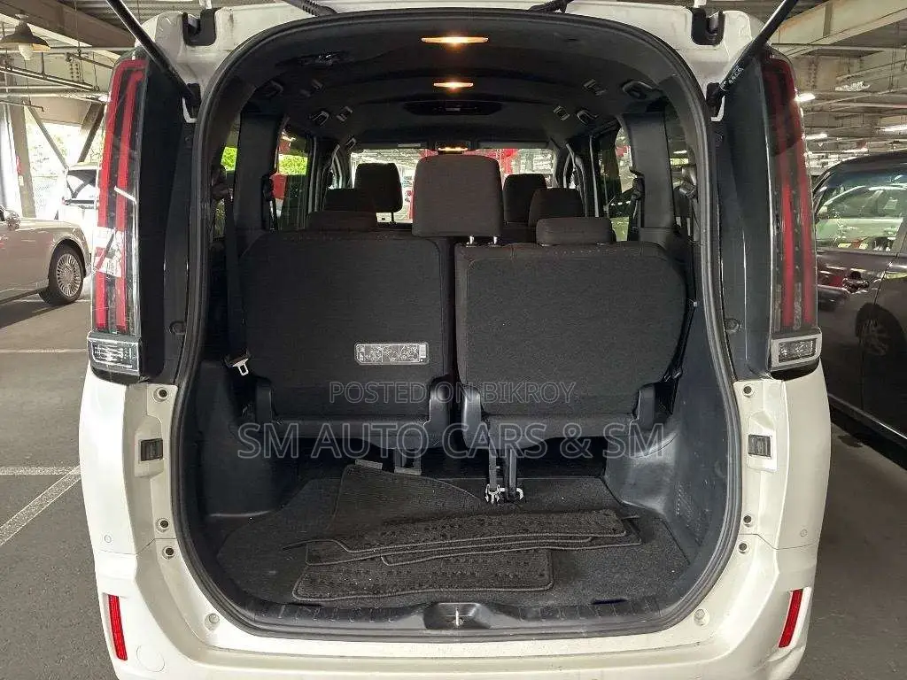 Toyota Noah 2.0 Front Wheel Drive (8 Seater) 2021 Pearl