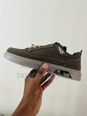 Men's Low Top Premium Shoe