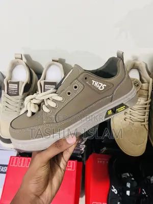 Men's Low Top Premium Shoe
