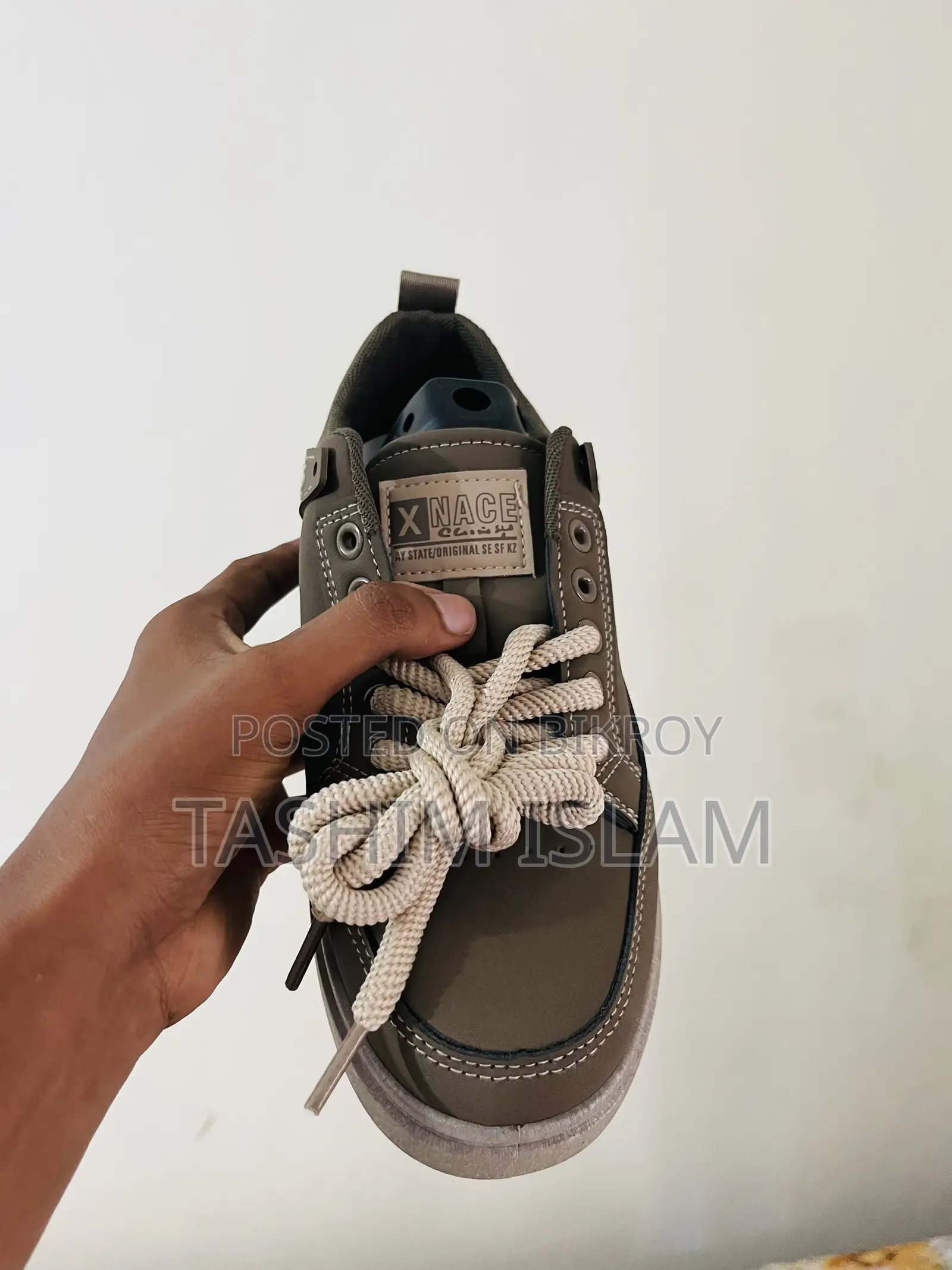 Men's Low Top Premium Shoe