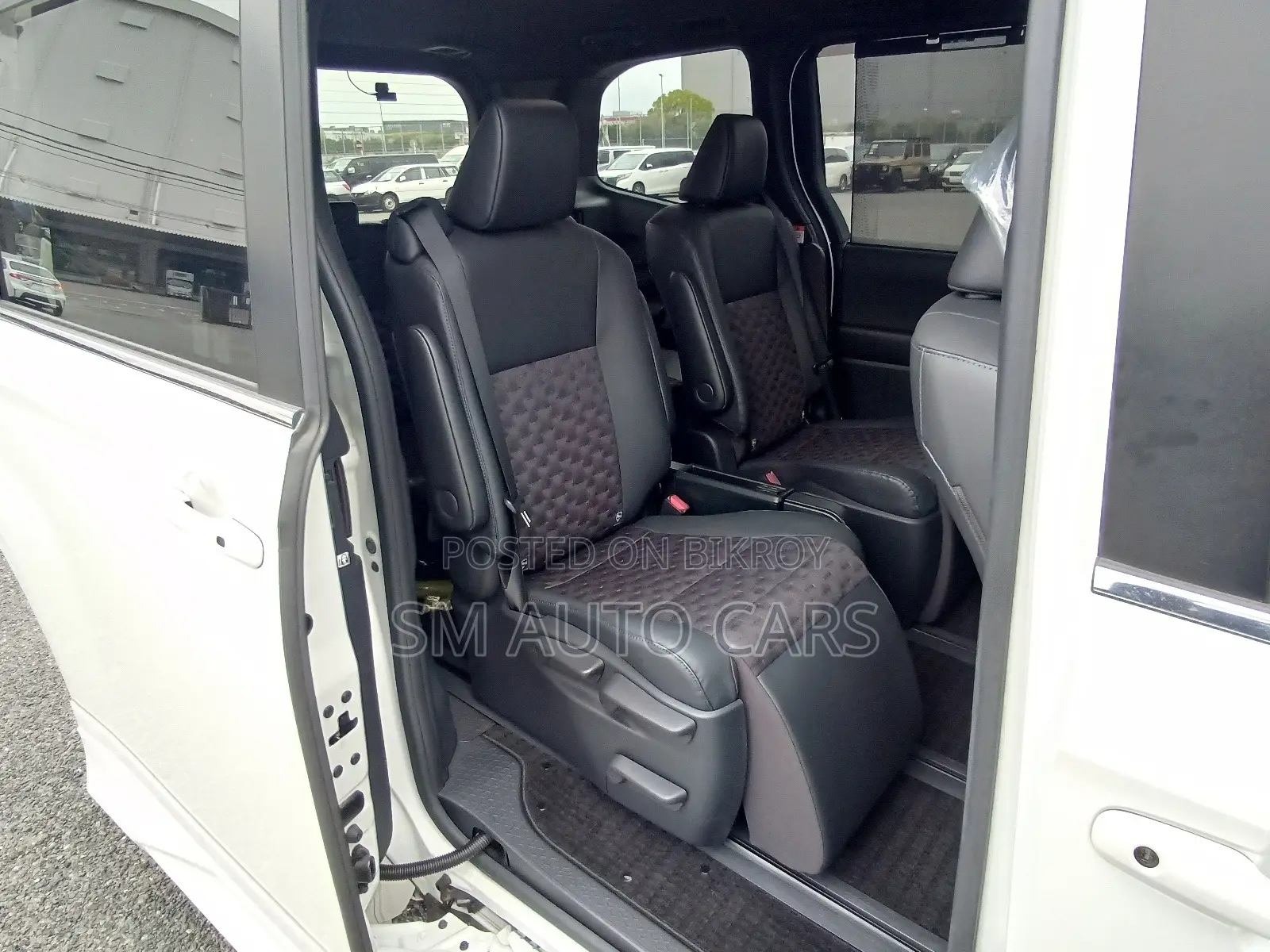Toyota Voxy Hybrid S-Z 2WD 7-Seater 2023 Pearl
