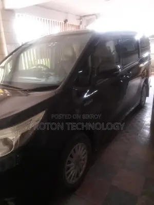 Toyota Noah 1.8 Front Wheel Drive Hybrid (7 seater) 2015 Purple