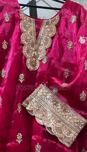 ড্রেস বিক্রির জন্য