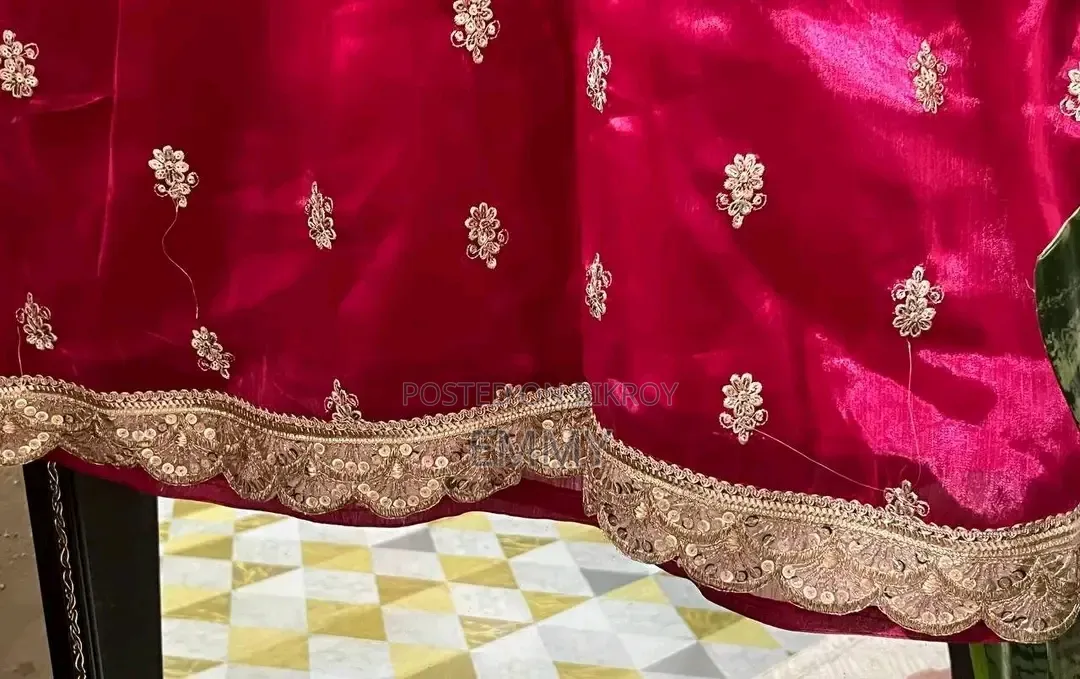 ড্রেস বিক্রির জন্য