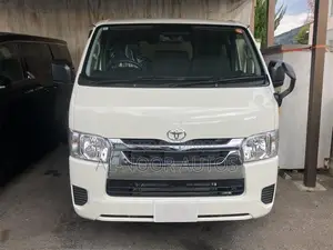 Toyota HiAce 2022 White