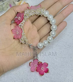 গিফ্ট এর জন্য হাতে বানানো ফ্লাওয়ার ব্রেসলেট