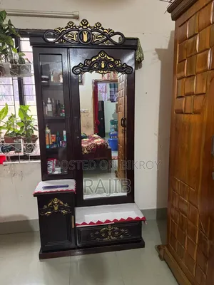 ড্রেসিং টেবিল